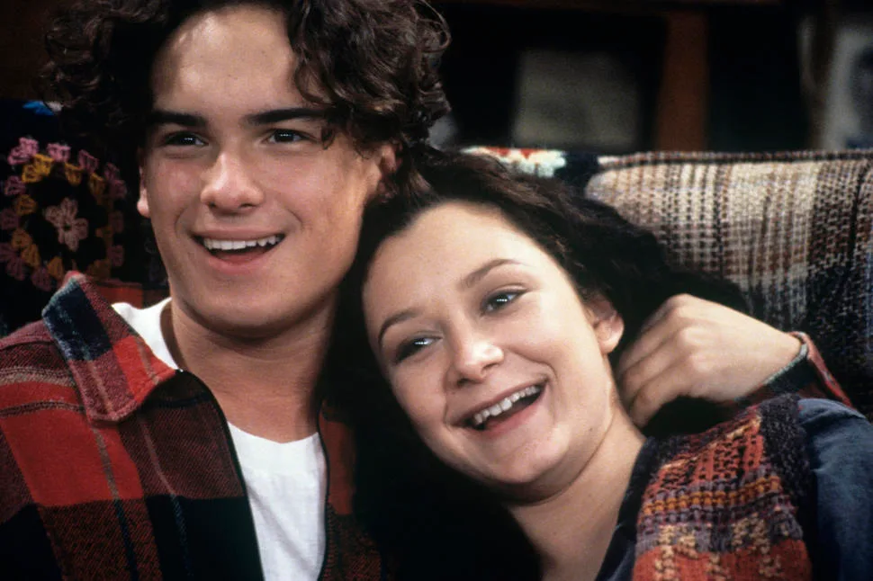 Johnny and Sara on the set of Roseanne