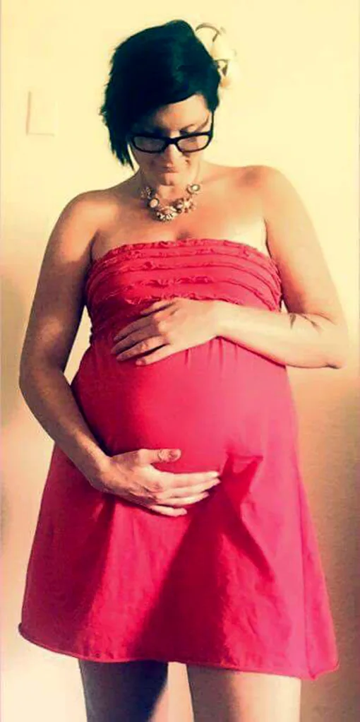 Mum whose baby died asked photographer to take pictures of them together