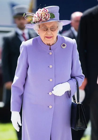 Queen coat mauve or blue