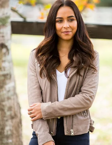 Bachelor star Brooke Blurton dating plumber reports