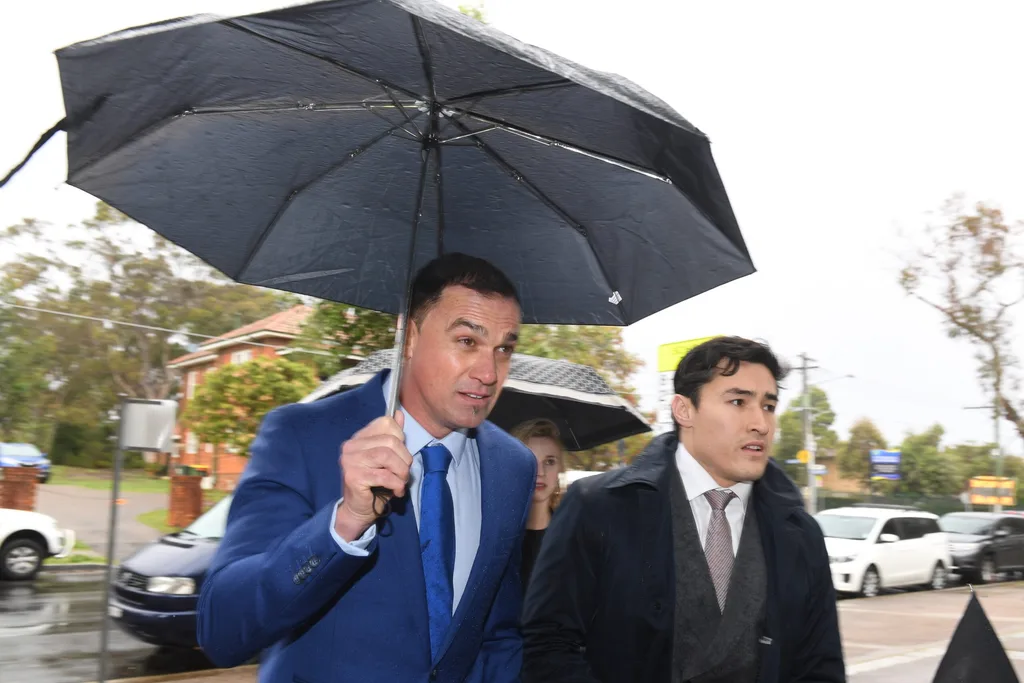 Shannon Noll court
