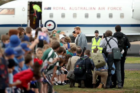 Meghan markle wears jeans in dubbo on Australian tour 2018