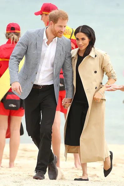 Meghan markle fashion black dress outfit change