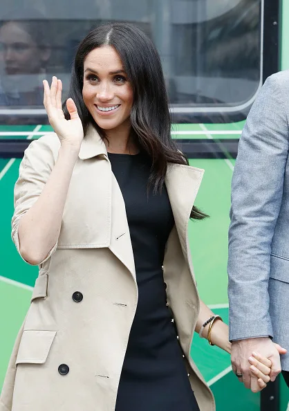 Meghan markle fashion black dress outfit change