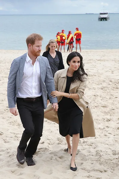 Meghan markle fashion black dress outfit change
