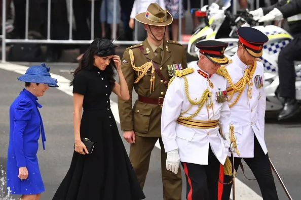 body language expert on meghan markle hair flick