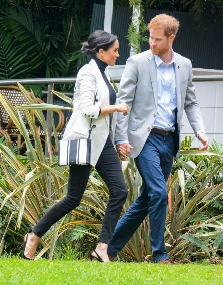 Meghan markle recyles oroton handbag in Sydney
