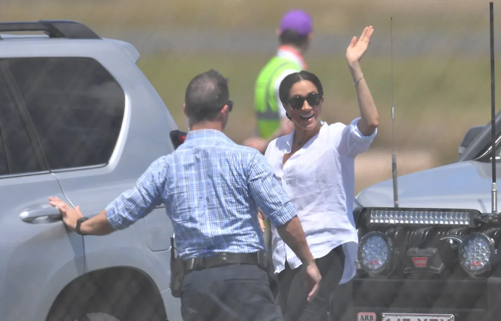 Prince harry Meghan markle board flight fiji