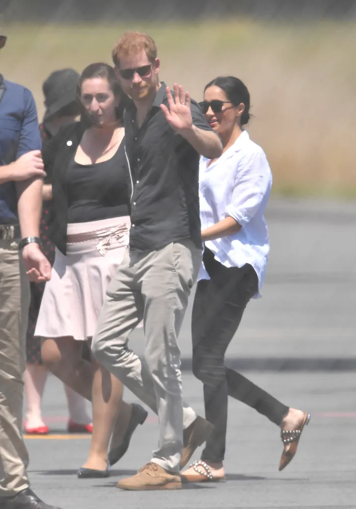 Prince harry Meghan markle board flight fiji