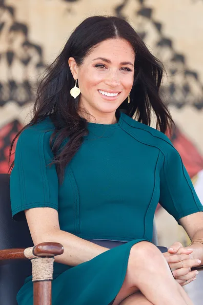 meghan markle outfit change wears white in tonga