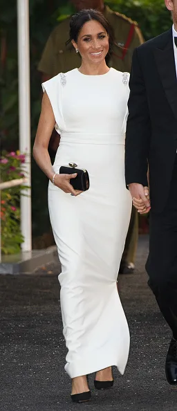 meghan markle laughs at size of baby bump in tonga