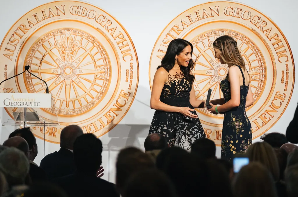 meghan markle wears oscar de la renta gown to australian geographic awards