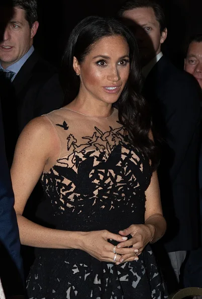 meghan markle wears oscar de la renta gown to australian geographic awards