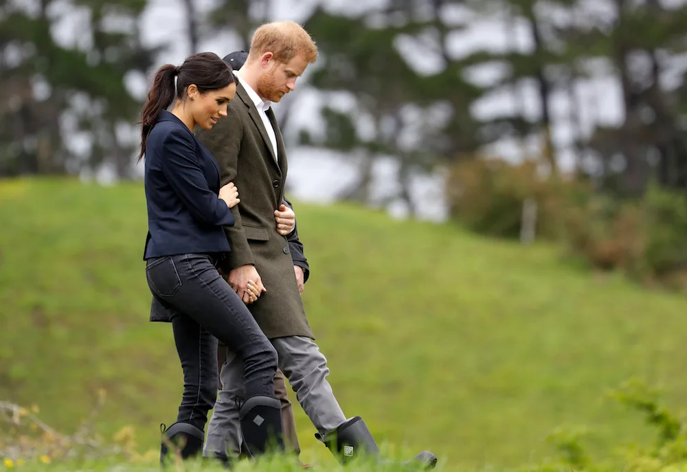 Meghan markle wears jcrew jeans and wellies in nz
