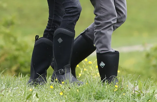 Meghan markle wears jcrew jeans and wellies in nz