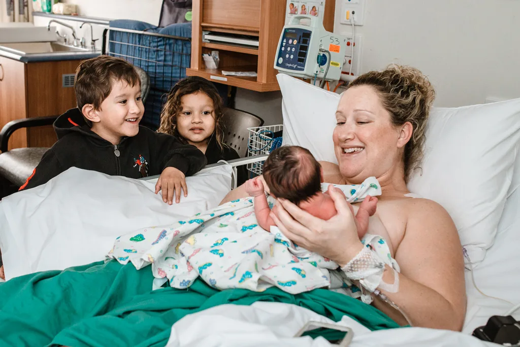 Australian mum delivers own baby by csection