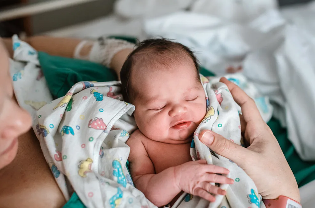 Australian mum delivers own baby by csection