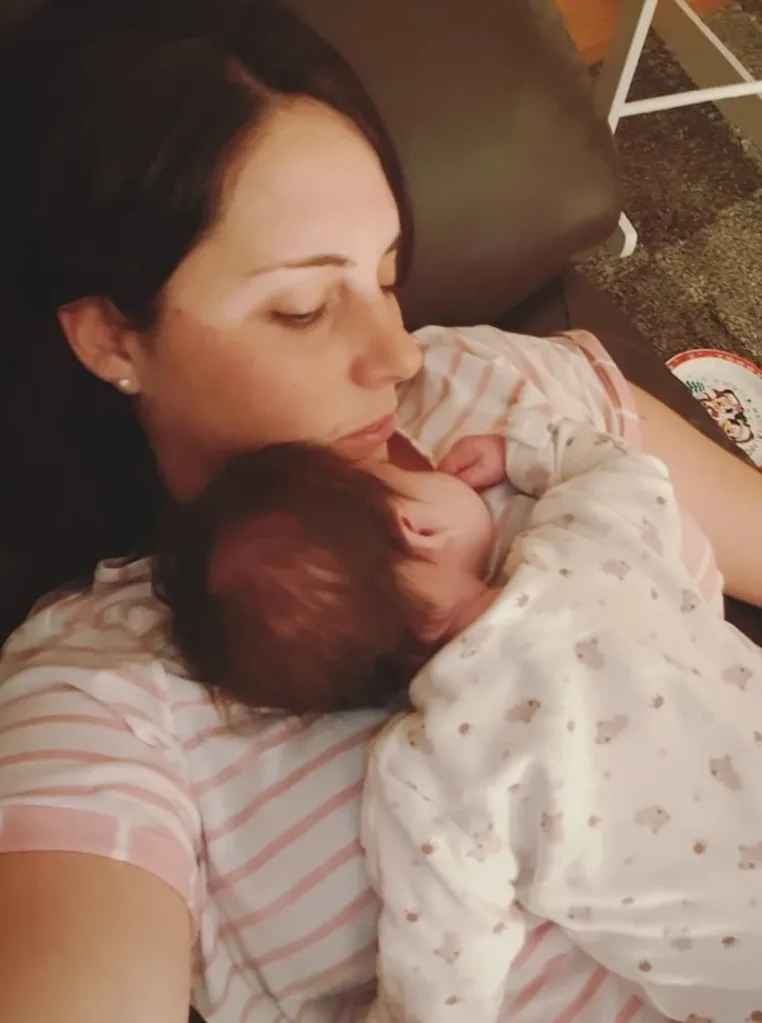 Baby born with full head of hair wows in video