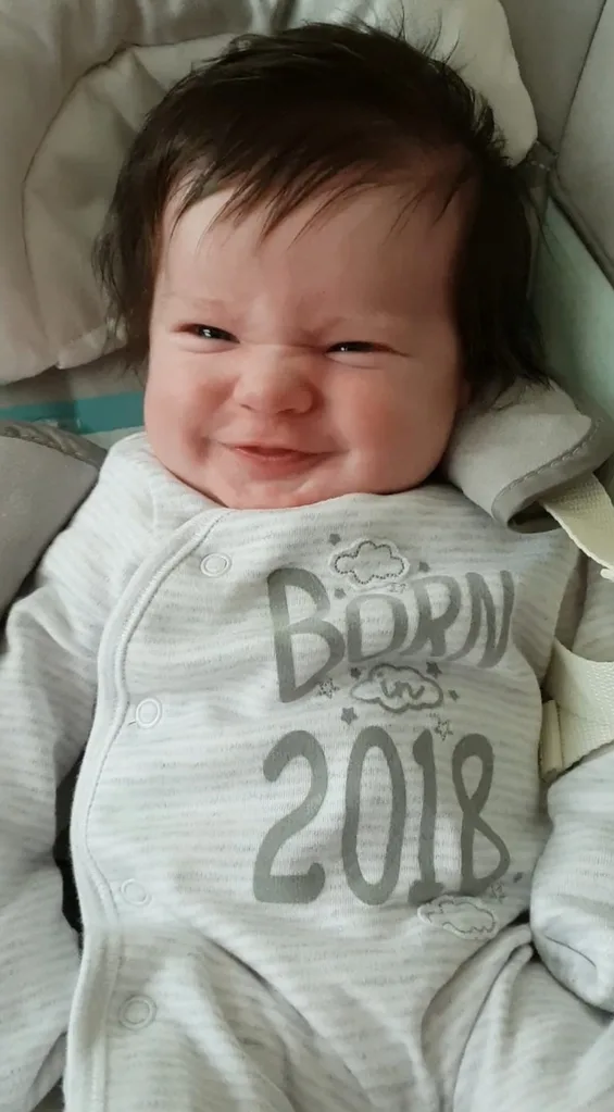 Baby born with full head of hair wows in video