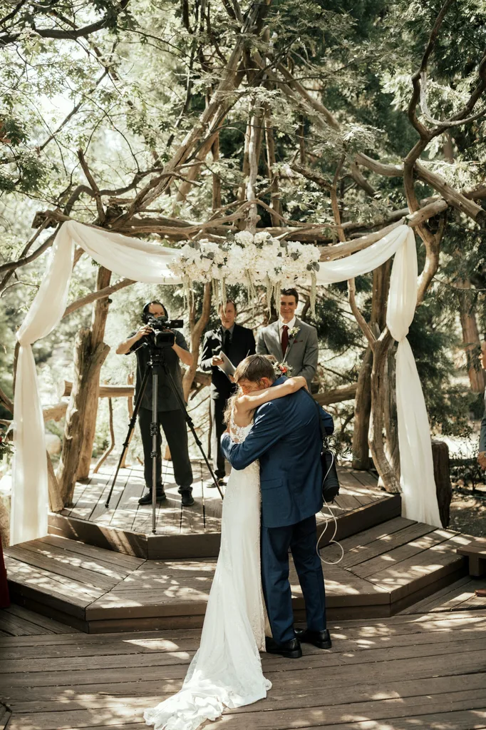 Bride dances with terminally ill dad in wedding video