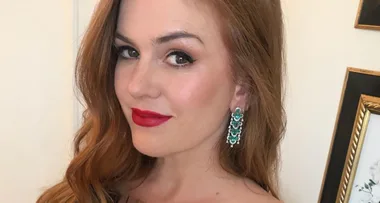 Isla Fisher debuts new blonde locks