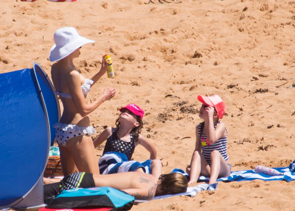 Nicole Kidman wears bikini on beach