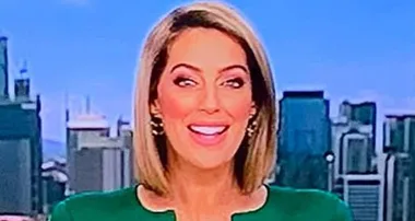 Australian newsreader causes hilarity over unfortunate wardrobe issue