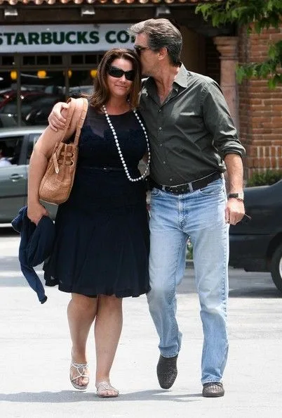 Pap photo of Pierce Brosnan and Keely Shaye Smith
