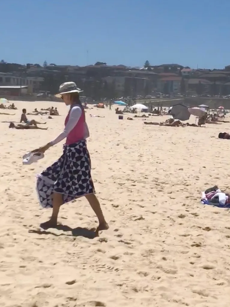 Nicole Kidman enjoys beach day out in Sydney