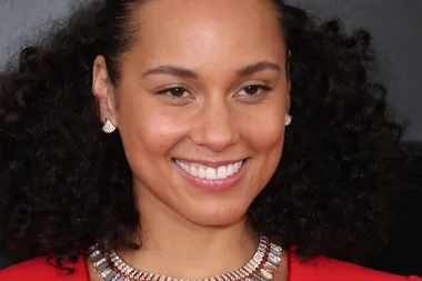 Alicia Keys goes bare-faced to the Grammys and looks positively gorgeous