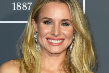 Actress Kristen Bell debuts chic new look