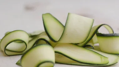 HOW TO MAKE VEGETABLE RIBBONS