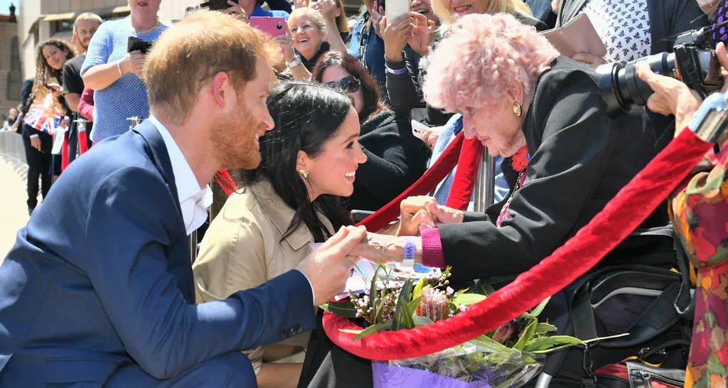 Prince Harry introduces Meghan to Daphne in 2017