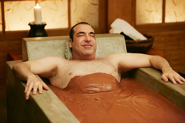 Louis Litt at a mudding spa