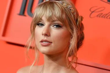 Taylor Swift is pure princess on the Time 100 red carpet