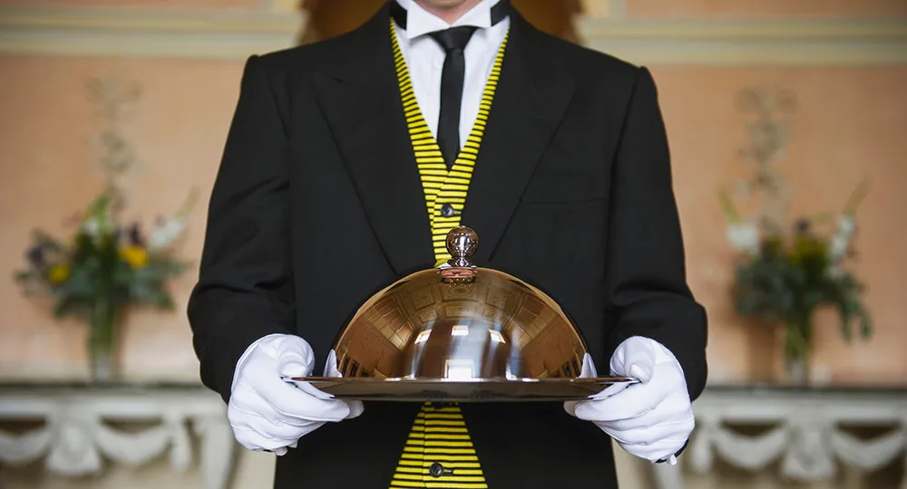 Live like a queen for a night