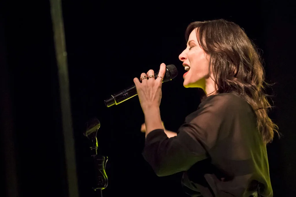 natalie imbruglia performing on stage