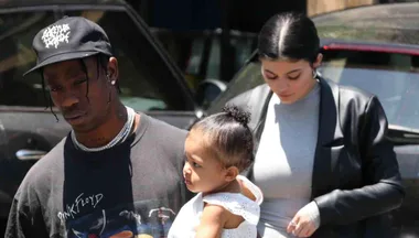 AMAZING PIC: Kylie Jenner shows off revealing belly bump