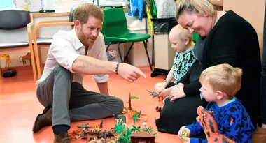 These photos of new dad Prince Harry visiting a children’s hospital will melt your heart!