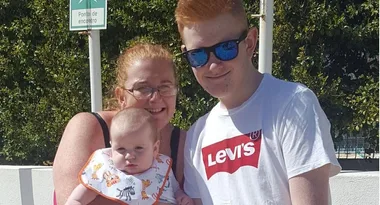 Mum’s horror: “I was told to stop breastfeeding on the plane!”