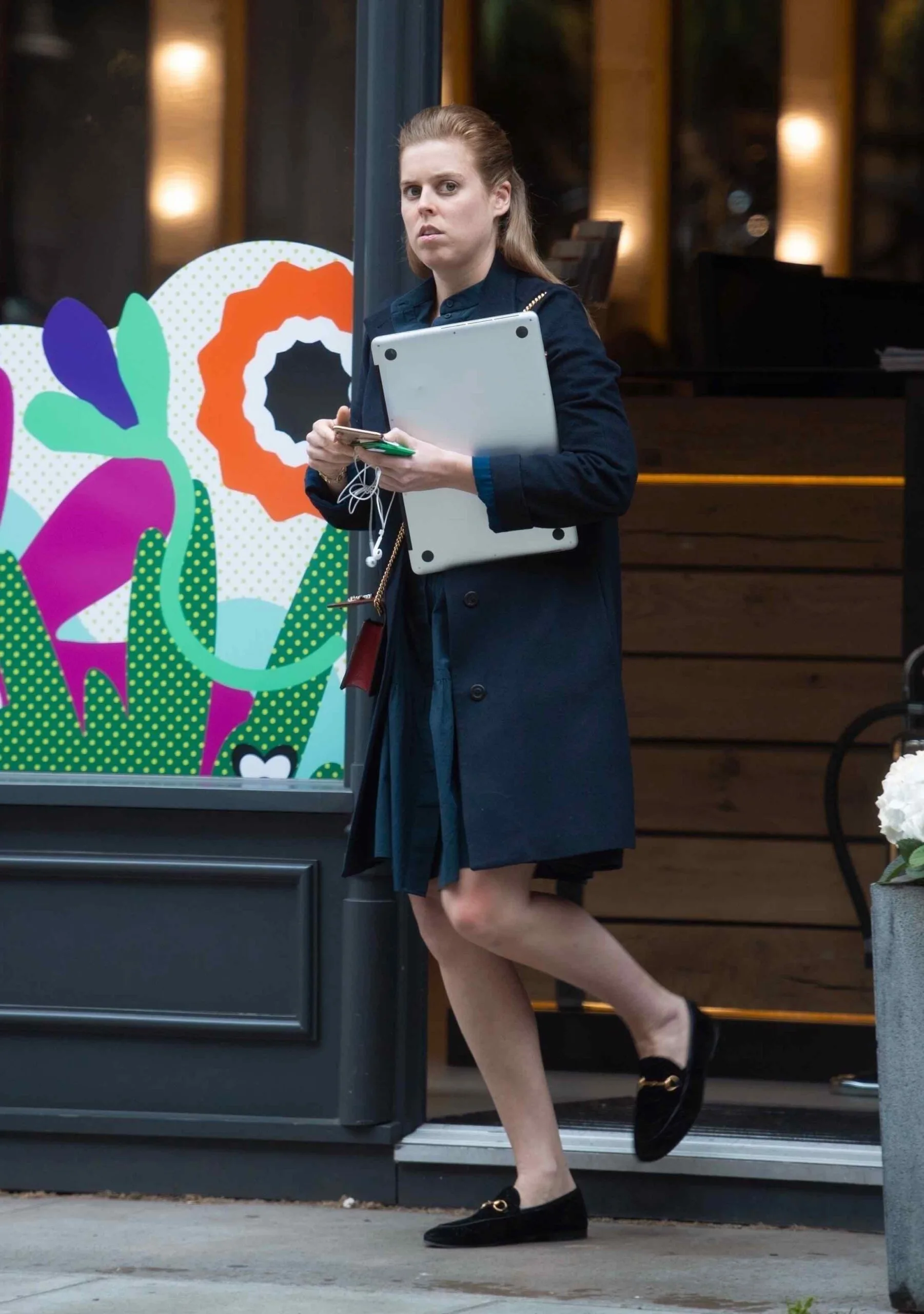 Pics Grumpy Princess Beatrice Not Smiling After Getting New Up Do