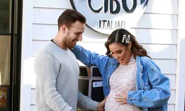 GREAT PICS: Pregnant Married at First Sight star Davina shows off baby bump