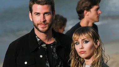 WATCH: Miley Cyrus fuels Liam Hemsworth split rumours during “Wrecking Ball” performance