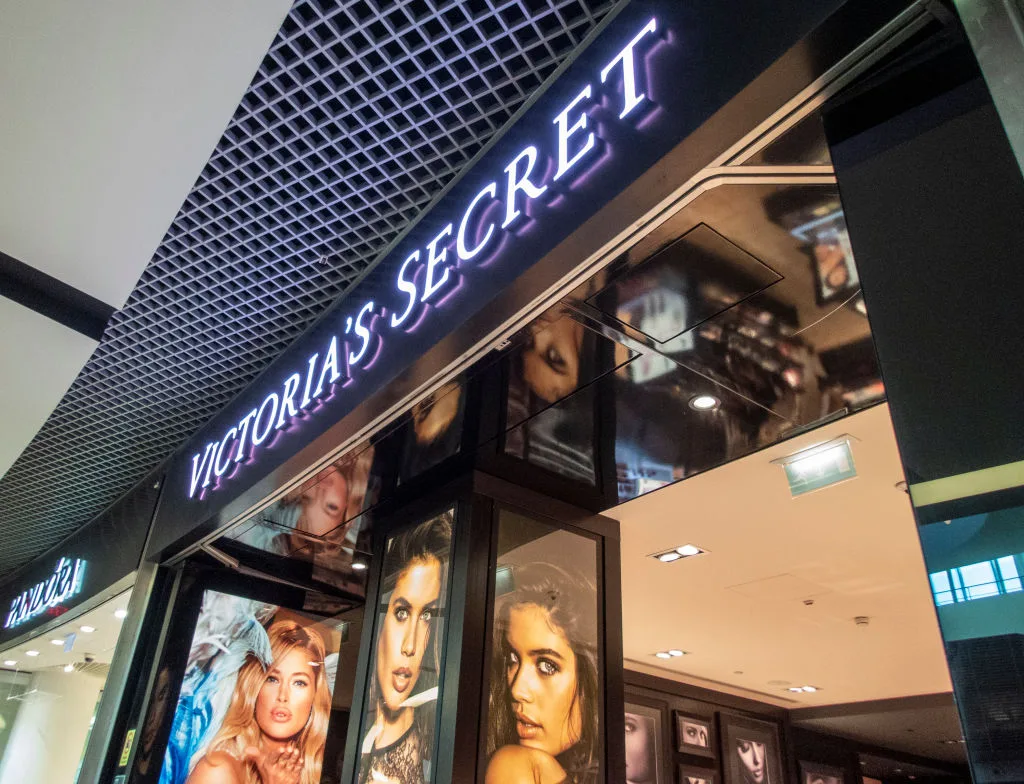 A Victoria Secret shop inn Humberto Delgado International Airport Terminal 1