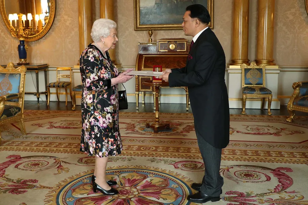 Queen Elizabeth II wore an animal print dress to meet the ambassadors.