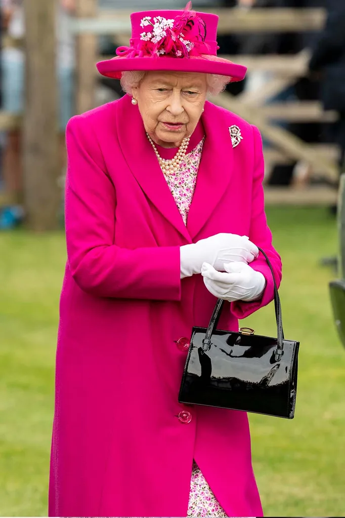 Queen Elizabeth holds handbag