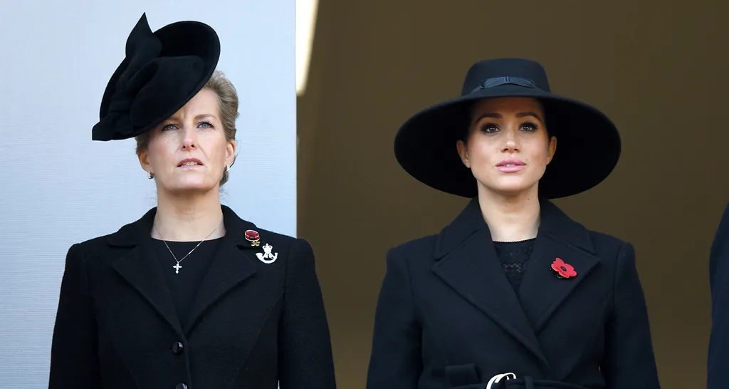 Queen Elizabeth cries tear Remembrance Sunday service
