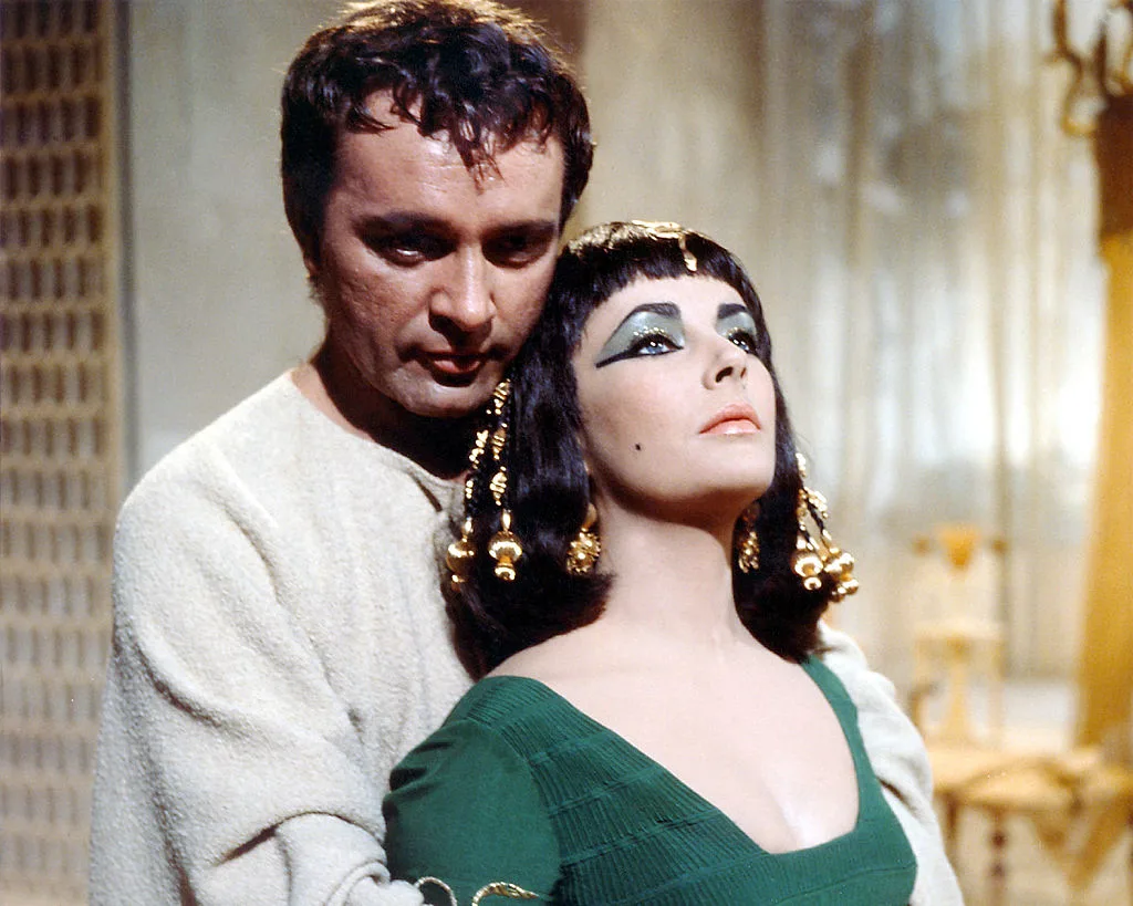 Elizabeth Taylor and Richard Burton in costume for the film 'Cleopatra'