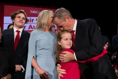 Bill Shorten giving his daughter Clementine a kiss on the head at the 2019 Federal Election Volunteer Rally