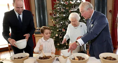 Prince George makes Christmas pudding with the Queen!